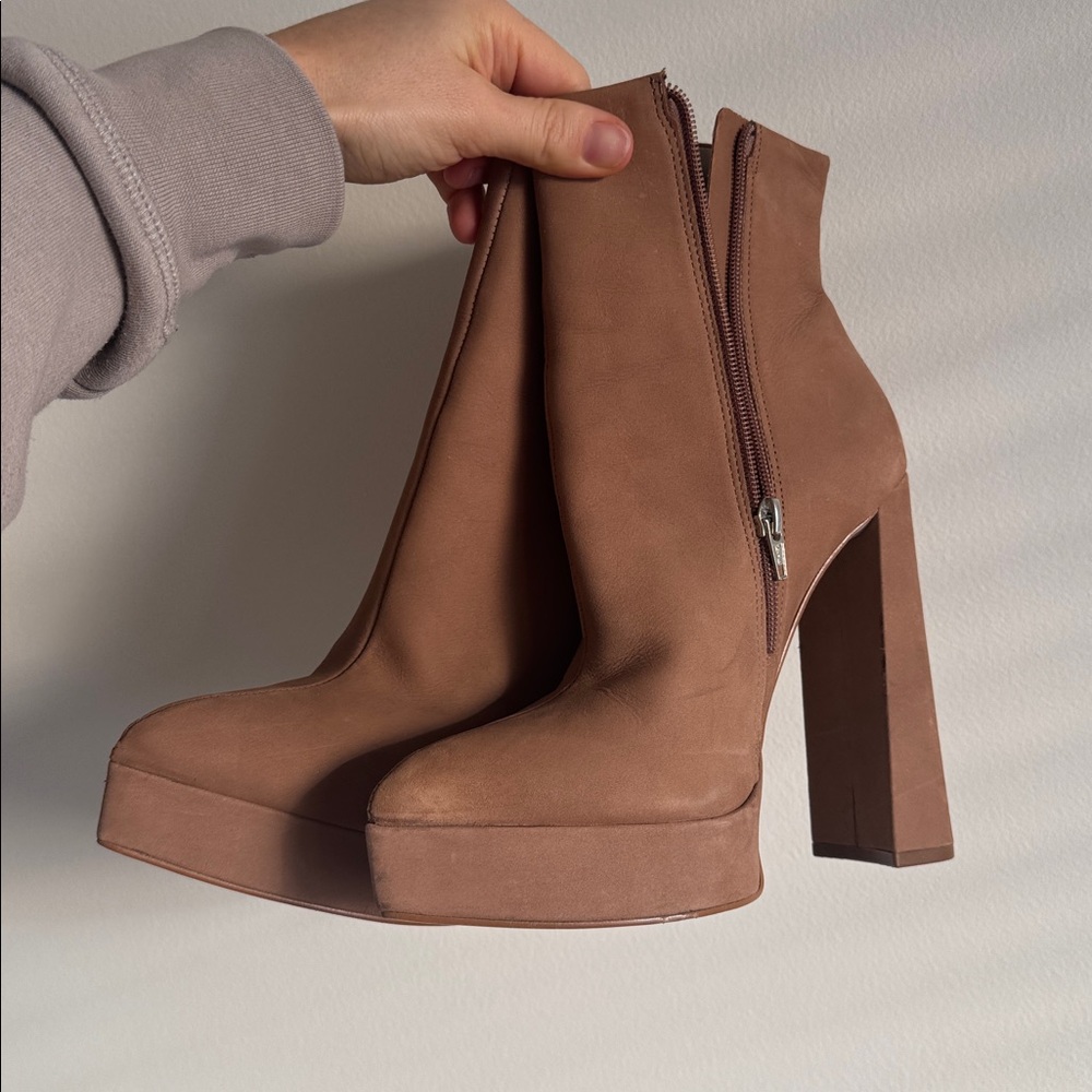 STEVE MADDEN Dalina Tan Nubuck Leather Pointy Toe  Block Heels Side Zip Heels 9